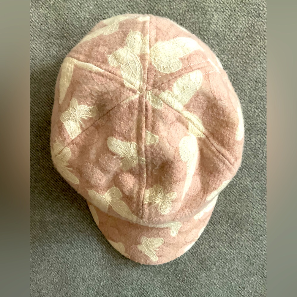 NWT Women’s Ellen Tracy Blush Hat with Butterfly Pattern. One size.